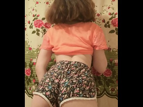 ❤️ Sexy na batang babe na hinuhubad ang kanyang shorts sa camera ☑ Porno sa amin ❌️