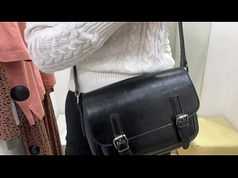 ❤️ Pampublikong masturbesyon ng batang asong si FeralBerry na may dildo sa fitting room ☑ Porno sa amin ❌️