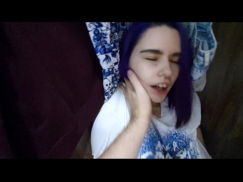 ❤️ Natagpuan ang aking kapatid na babae sa aparador at tinulungan ang kanyang cum ☑ Porno sa amin ❌️